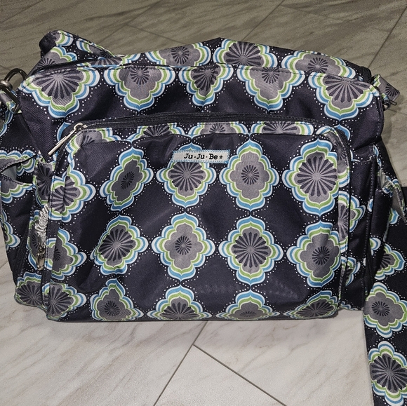 Ju-Ju-Be Be prepared with changing pad and matching fuel cell. - Picture 1 of 16